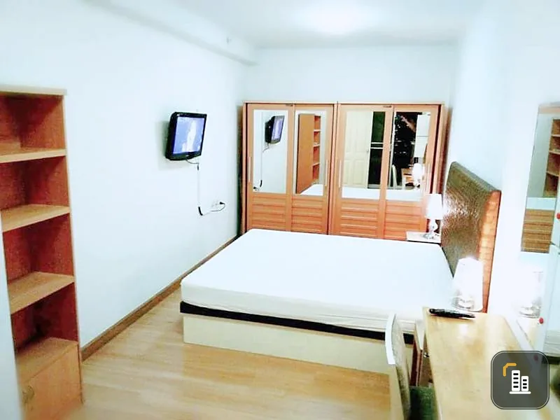 Condo for rent, Supalai Park Ratchayothin, 25th floor room, pool view.