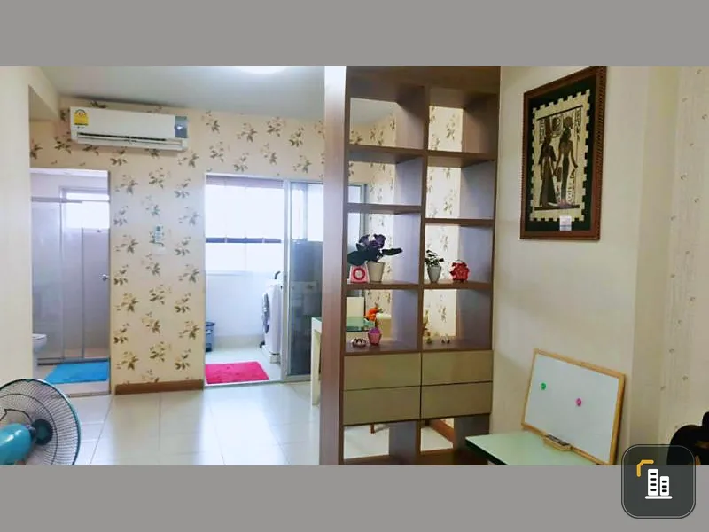 Condo for sale, Supalai Park Ratchayothin, large room, beautiful wallpaper, fully furnished, complete at this room. If interested, hurry up.