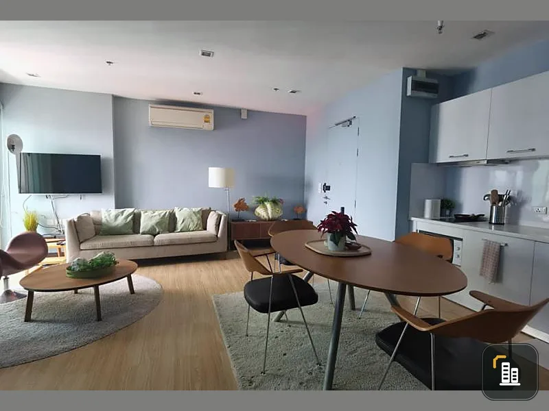 Urgent sale, Ideo Mobi Sukhumvit Condo, spacious room, high floor, good view, very pleasant location, easy to travel, close to BTS, near the mall, book now