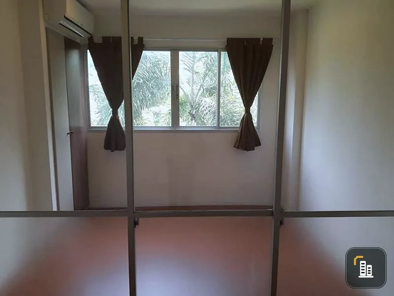 For sale Lumpini Condo Town Nida - Serithai 2 very new rooms, never entered. Ready to be decorated as you like, good location