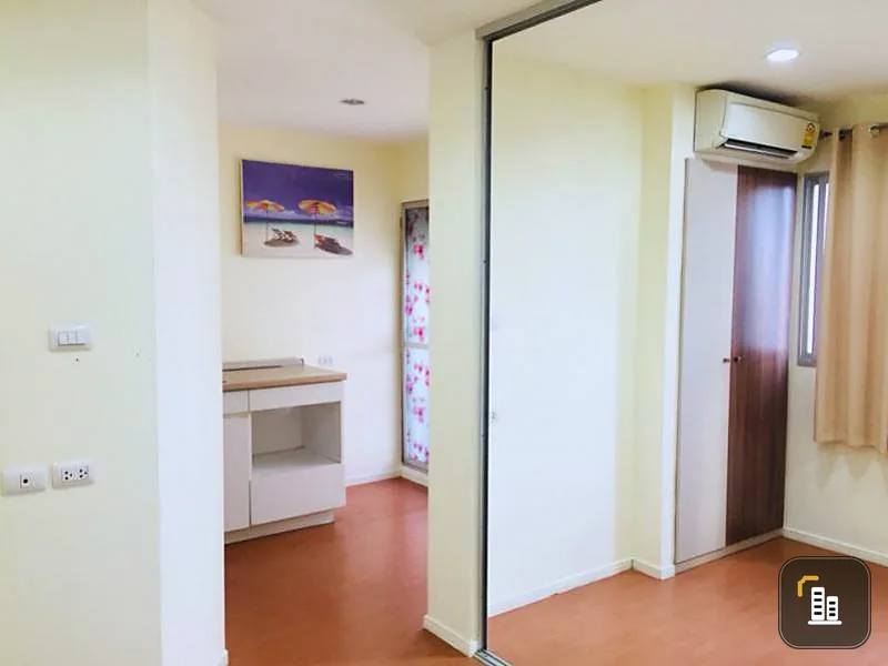 Sale with tenants. Urgent !! Lumpini Condo Town Nida - Serithai 2 empty rooms, good location, close to food sources You can't miss it !!