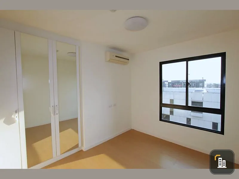 Urgent sale !! ICondo Sukhapiban 2 rooms, corner room, pool view, built-in kitchen, do not miss !!