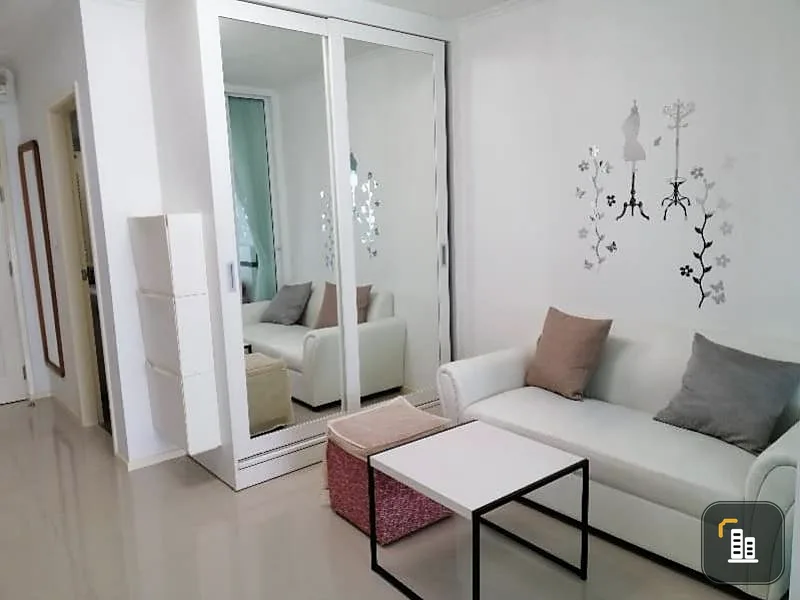 Quick sale! Condo near BTS with balcony, kitchen, pool view. This is not cheap and good.