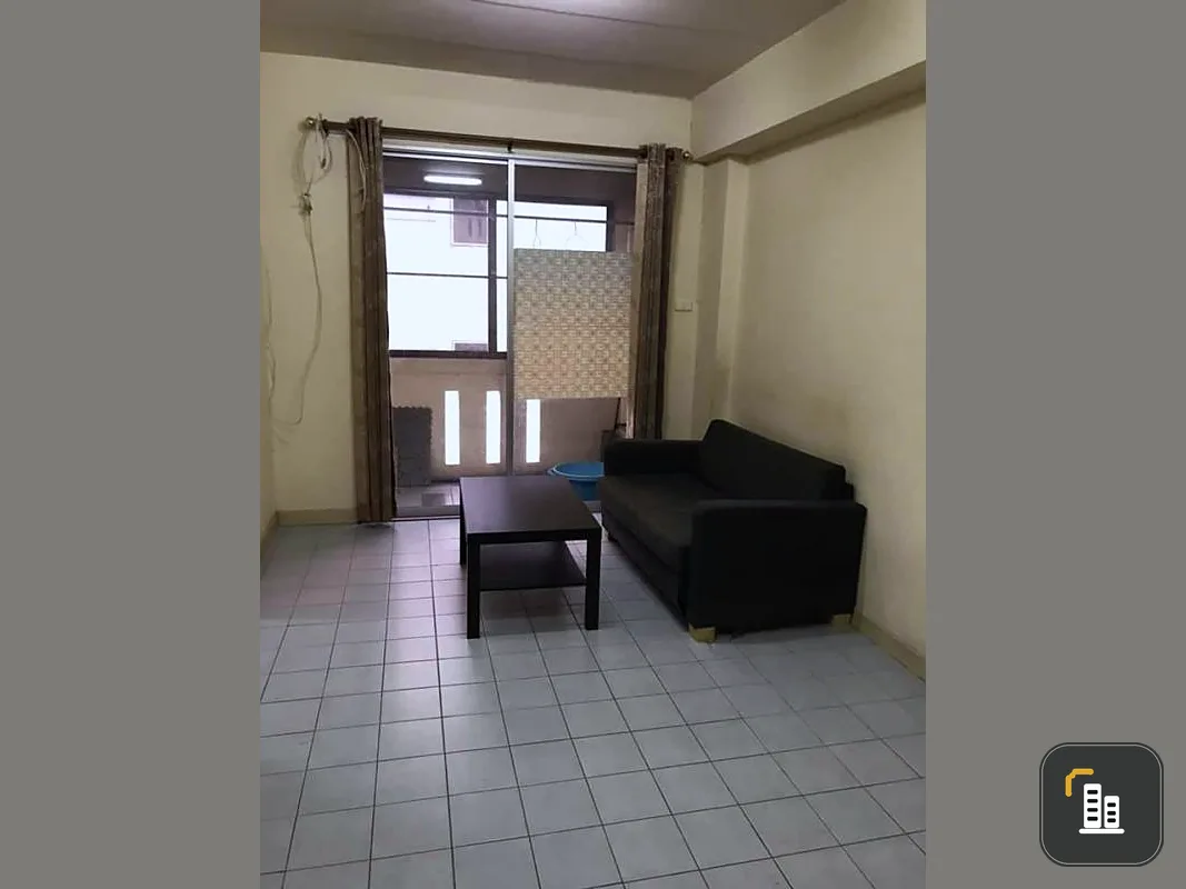 Urgent for rent !! Las Sal Park Condo, clean room, near BTS Bearing, convenient transportation, large swimming pool, book now !!