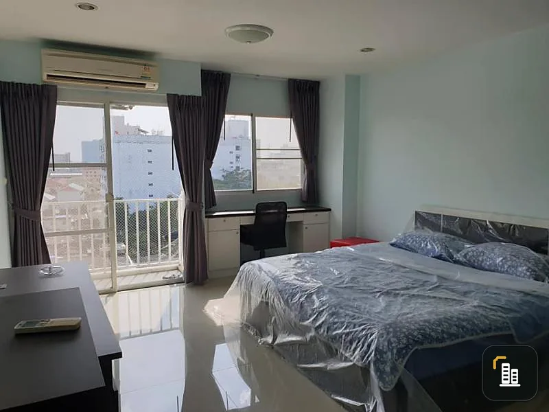 Urgent sale !! Sense Of London, a condo near BTS Bearing, convenient transportation, spacious room, miss and will regret !!