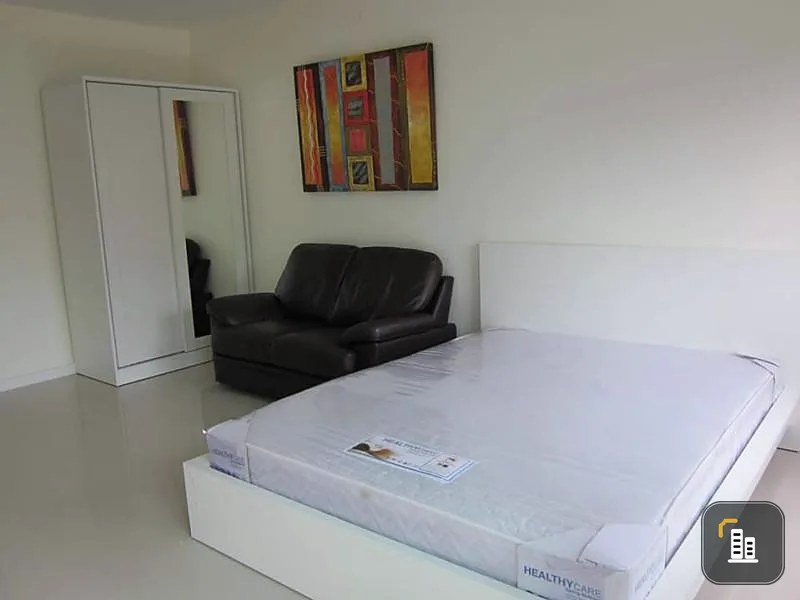 Urgent sale !! Sense Of London condo, corner room, 1 bedroom, 1 bath, convenient transportation, fully furnished, ready to move in