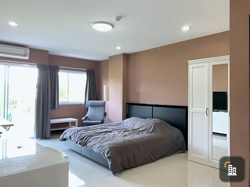 Sell / rent urgently !! Condo Sense of London, very big room, beautiful furniture, convenient transportation, separate room, book now !!