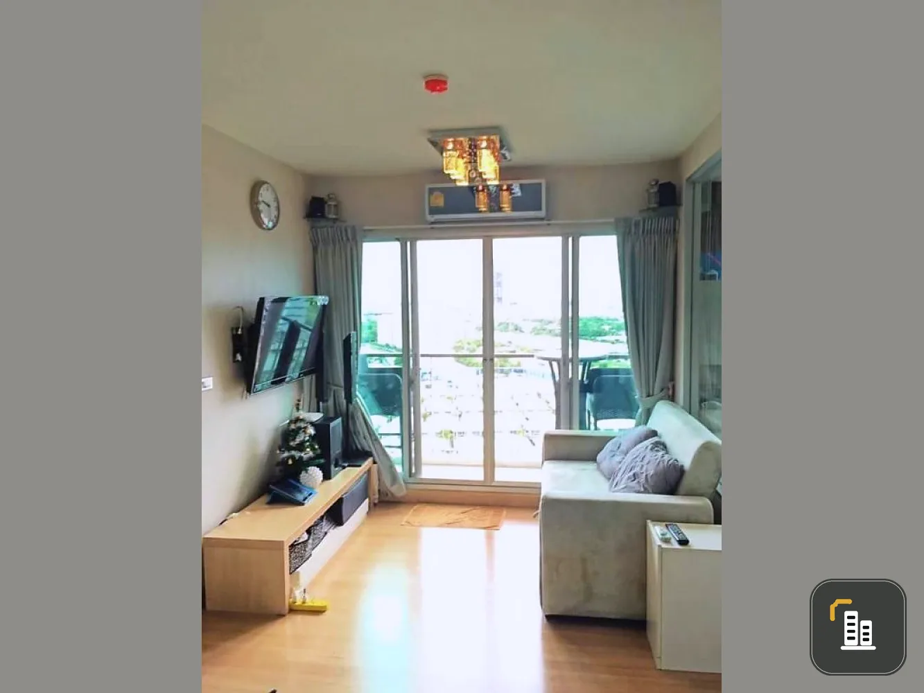For rent / sale the parkland srinakarin lakeside fully furnished ready to move in. Beautiful lake view Let's make a quick reservation.