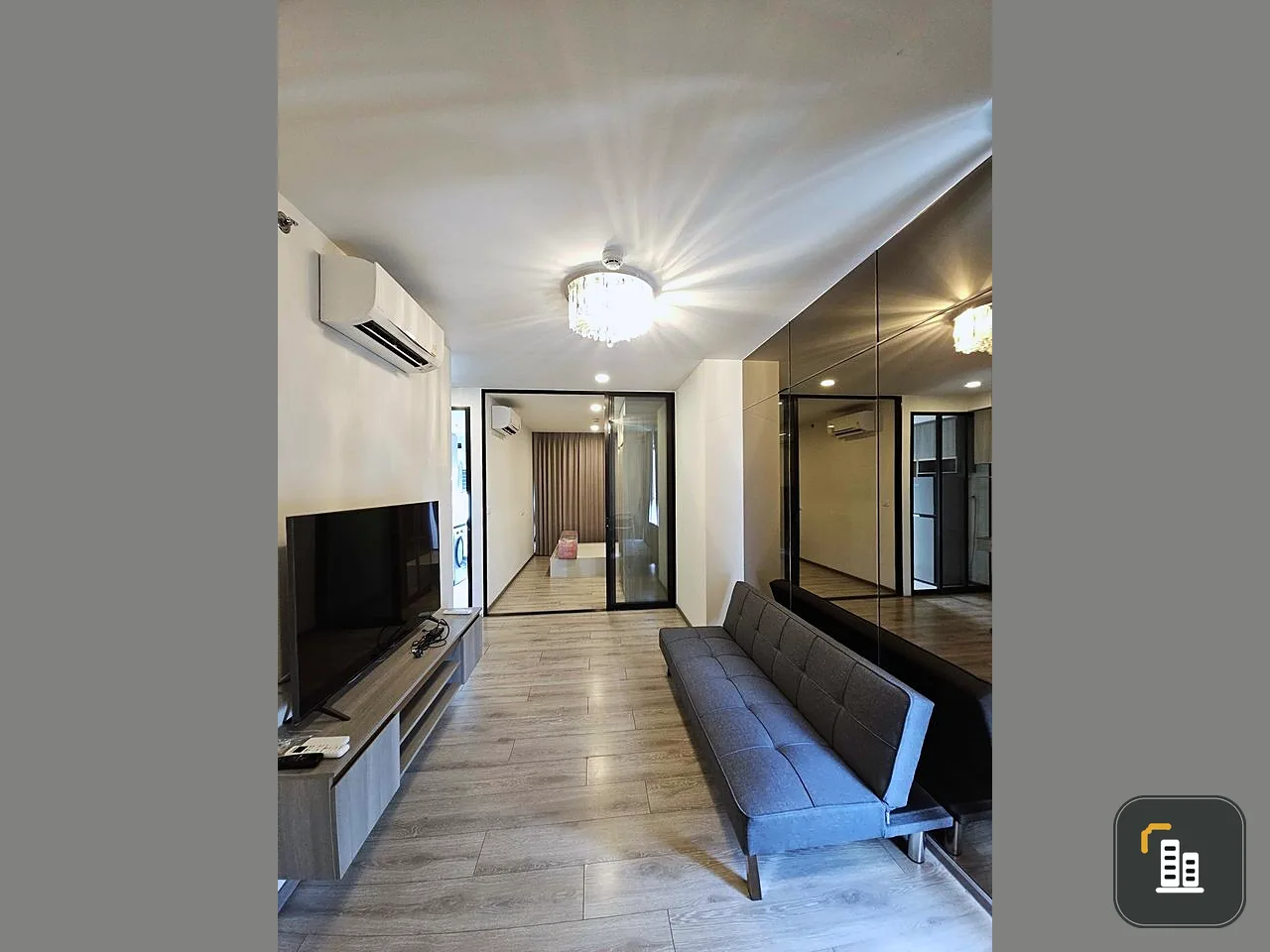 Urgent sale !! Condo Knights Bridge Collage Sukhumvit 107, the only corner room on the floor There are many facilities, book now !!