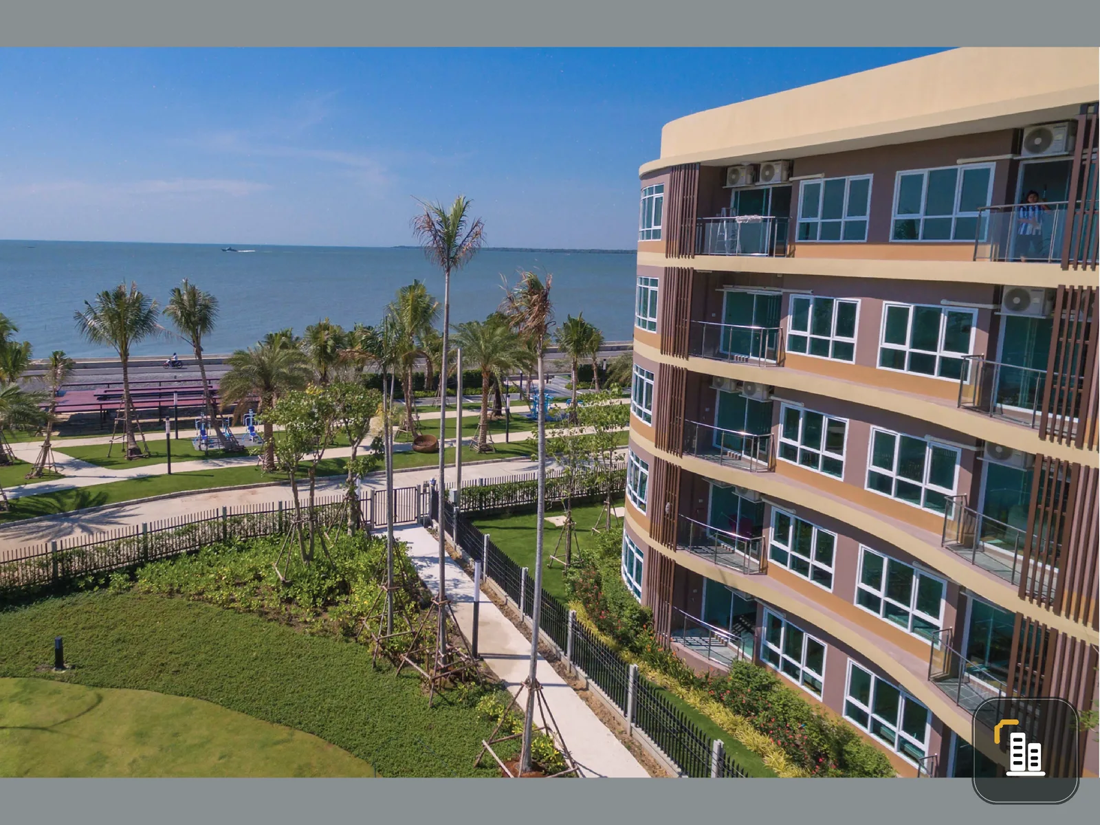 Condo Miami Bang Pu for sale, 25 sqm. Studio room The back is a view of the sea, I have missed it and I will regret