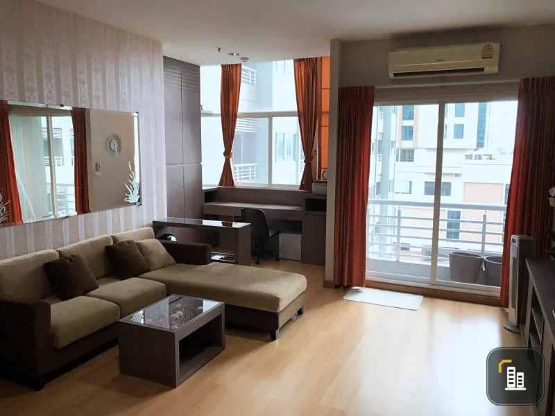 For rent, The Four Wings Residence Srinakarin, 12th floor, private corner room, pool view.