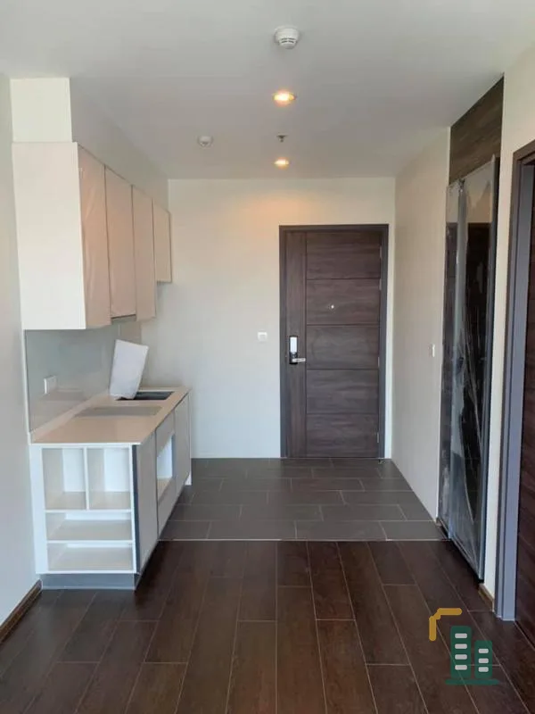 Condo for sale, C Ekkamai, empty room, used to decorate the style you like, get a private corner room on the highest floor as well.