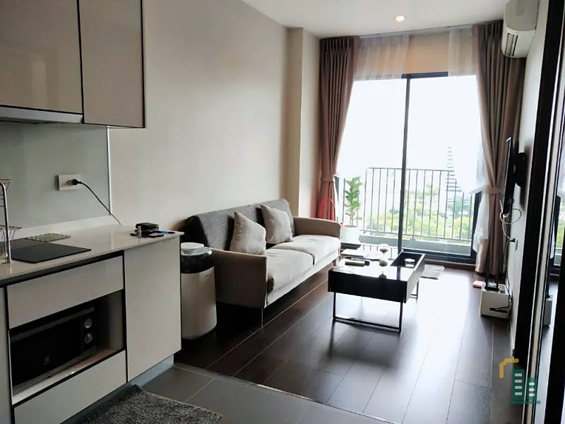 For sale/rent, C Ekkamai condo, beautiful room, great view, fully furnished Good for investment Hurry and grab it.