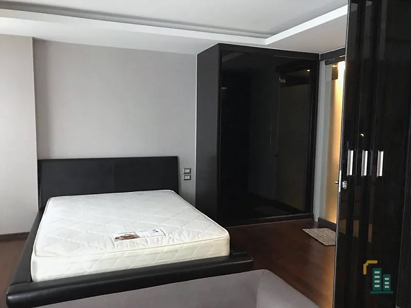 Urgent sale, The Address Sukhumvit 61 Condo, beautiful room, very good condition. Furnishings and electrical appliances are ready.