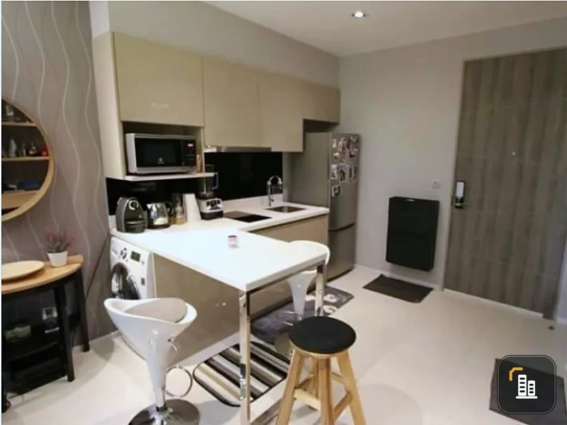 Condo for sale Trapezo Sukhumvit 16 beautifully decorated room Ready furniture, gold location, good price, arranged
