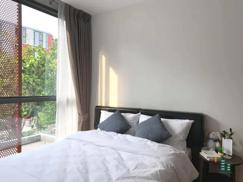 Condo for rent, Taka House Ekamai 12, beautiful room, lots of furniture, nice pool view, easy to travel location, near BTS, urgently grab