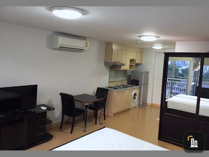 Rent / sell Condo Plus 38 Hip, beautiful view, complete with furniture, golden location, special price, no, can't book now.
