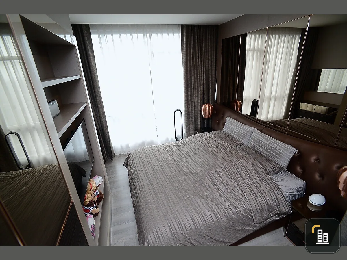 Selling The room rama4, 1 bedroom, 1 bathroom, beautiful room, high view, low price, only 9.35 million baht. Urgent, miss it and you will regret it!!