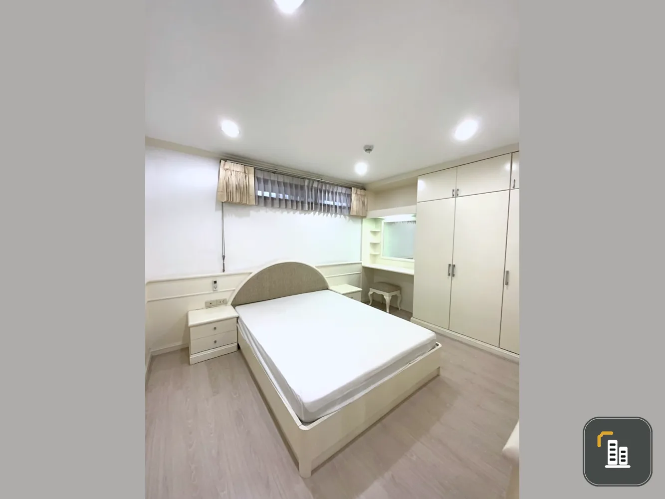 Condo for rent, Supalai Place, Sukhumvit 39, good location, convenient travel, fully furnished room, hurry up, don't wait.