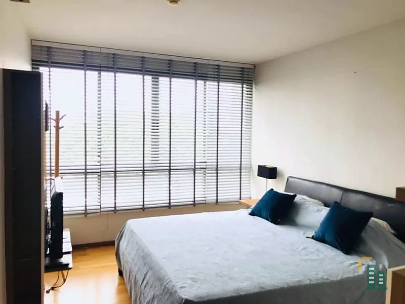 express!! Sell / rent Issara Condo @ 42 Sukhumvit, 5th floor, fully furnished, near the train, all slow .... so please !!