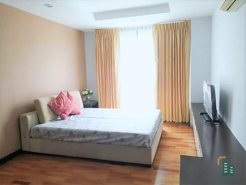 express!! Rent Condo Avenue 61, luxury room in the heart of Sukhumvit, 3 bedrooms, 3 bathrooms, near the train, great price !! Hurry !!