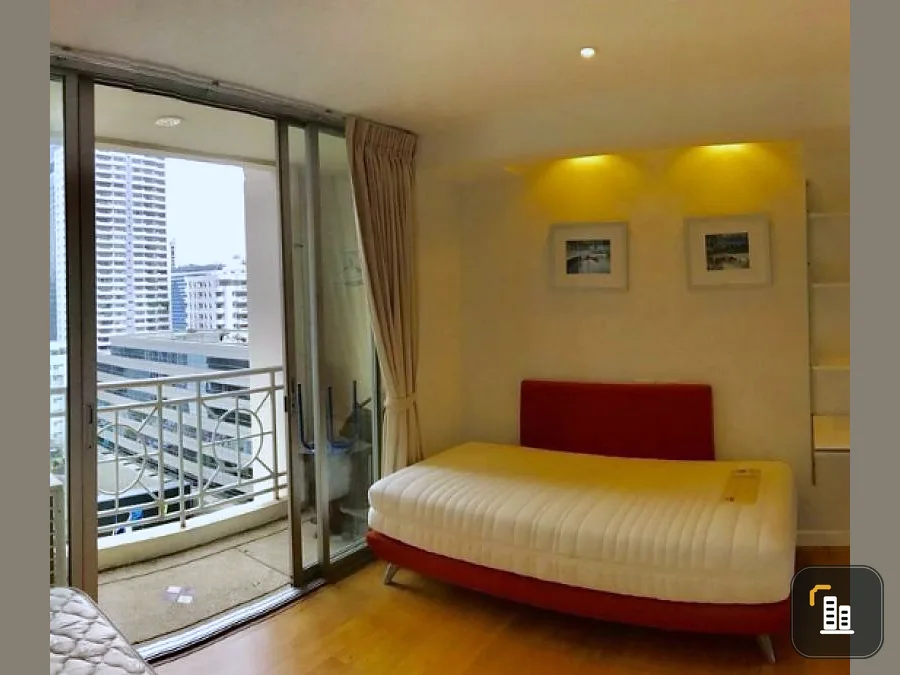 sell!! Condo Asoke Place, good location, in the heart of Sukhumvit, near the train, fully furnished, ready to move in. Hurry !!
