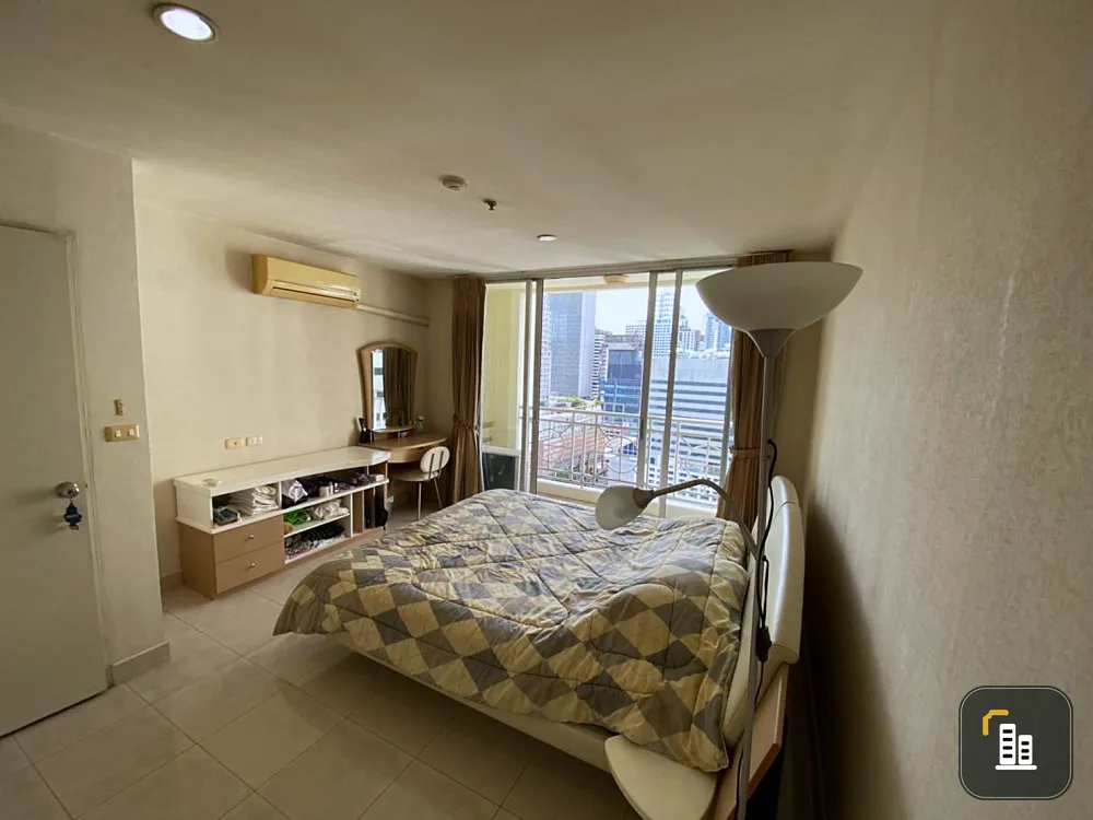 express!! Condo for sale / rent at Asoke Place, 23rd floor, beautiful view, convenient transportation, near the train, great price !! Don't miss