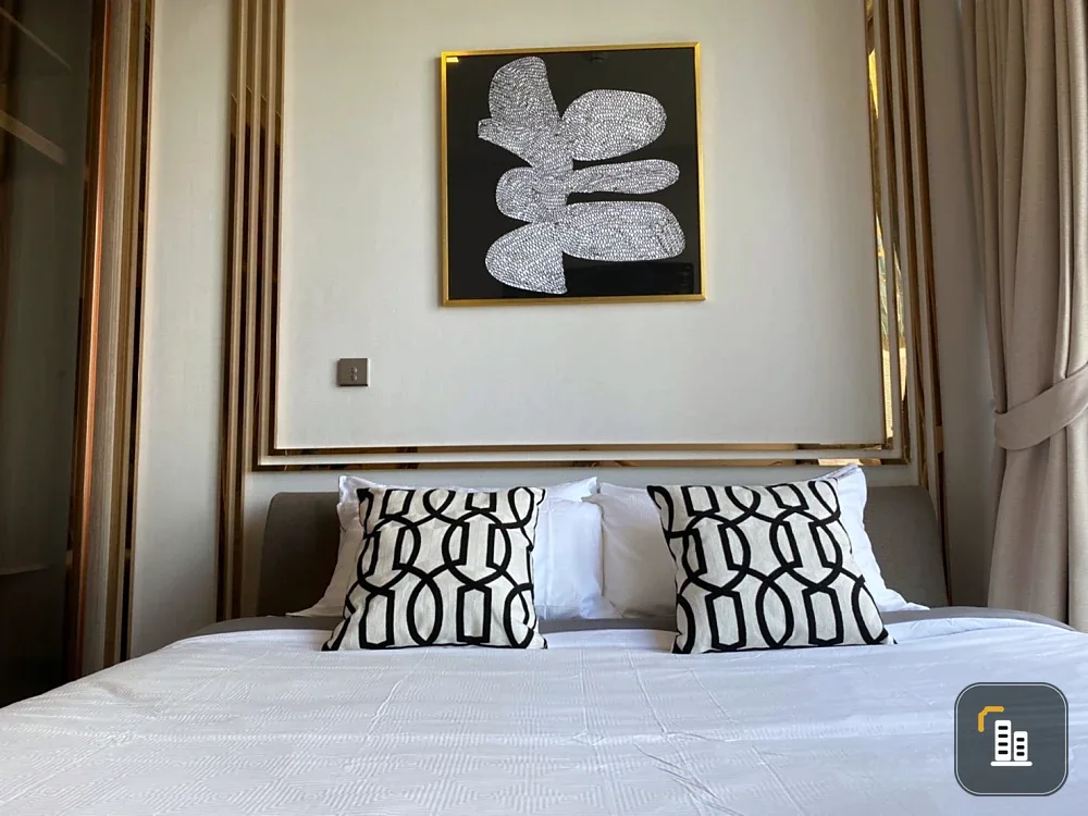 Urgent sale, Celes Asoke condo, beautiful floor plan, golden location, suitable for investment
