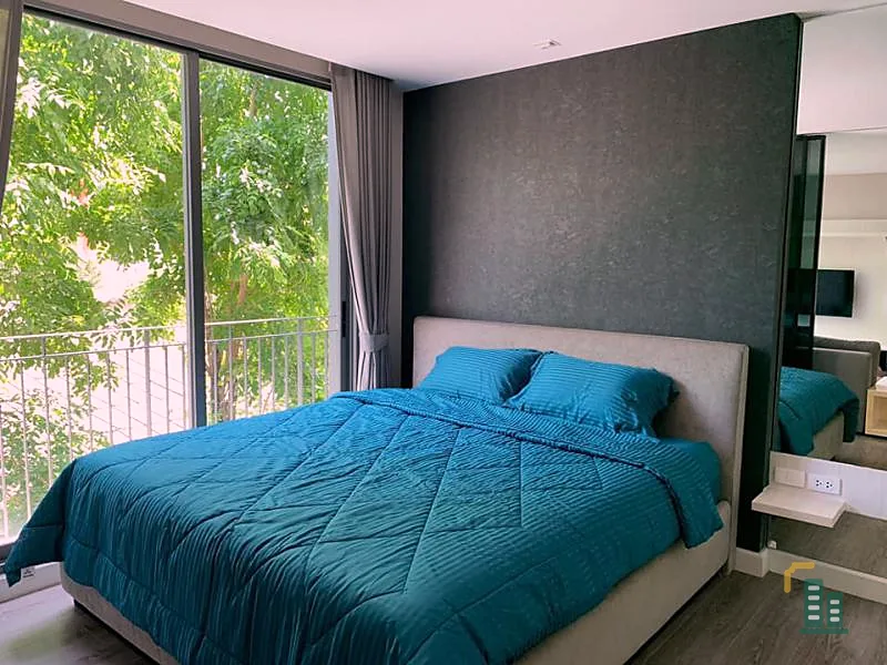 Condo for rent, The Room Sukhumvit 40, beautiful decoration, open garden view, furniture, electrical appliances, complete.