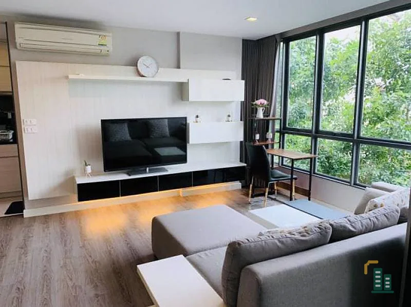 Rent / sell the room sukhumvit 40, a very private corner room. Nice decoration, good direction, indoor room, fully furnished, hurry