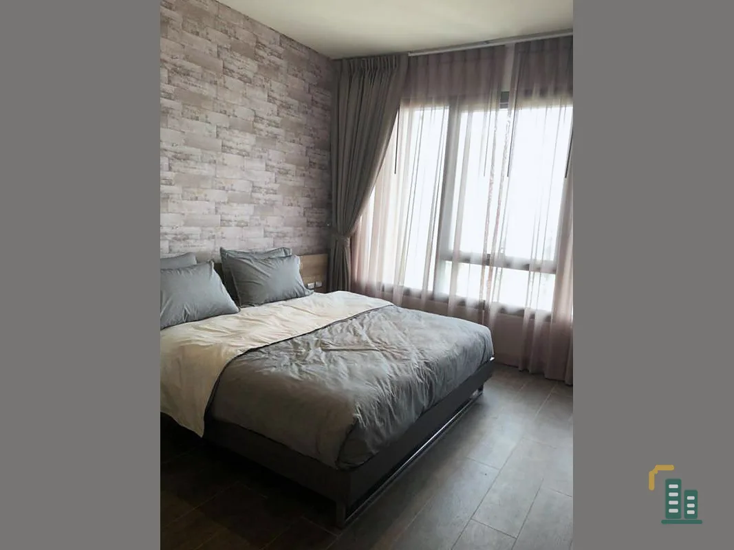 Condo for sale, The Lofts Ekkamai, fully furnished, close to the train, good price, outstanding location, hurry, don't wait !!