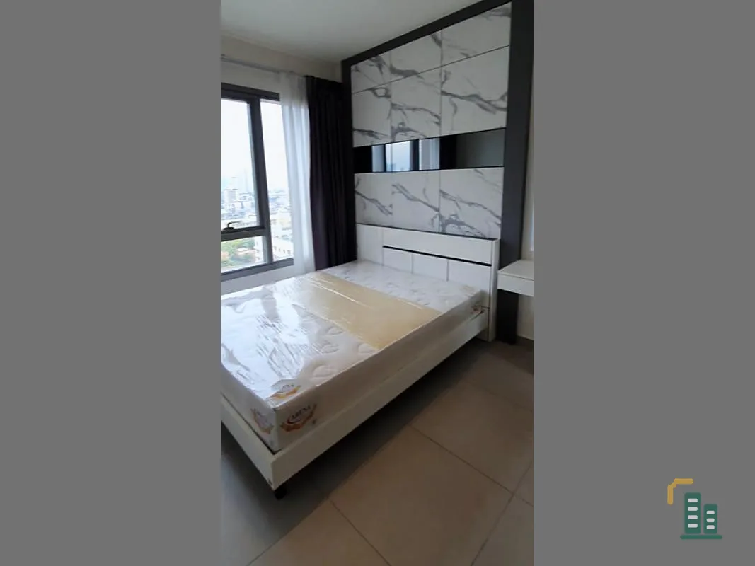 Urgent sale !! Condo The Lofts Ekkamai, fully furnished, near BTS Ekkamai, convenient transportation, special price, don't wait !!