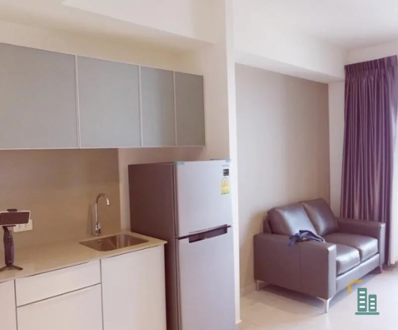 Sell / rent urgently !! Condo The Lofts Ekkamai, 17th floor, fully furnished, near the BTS, good price, have to hurry !!