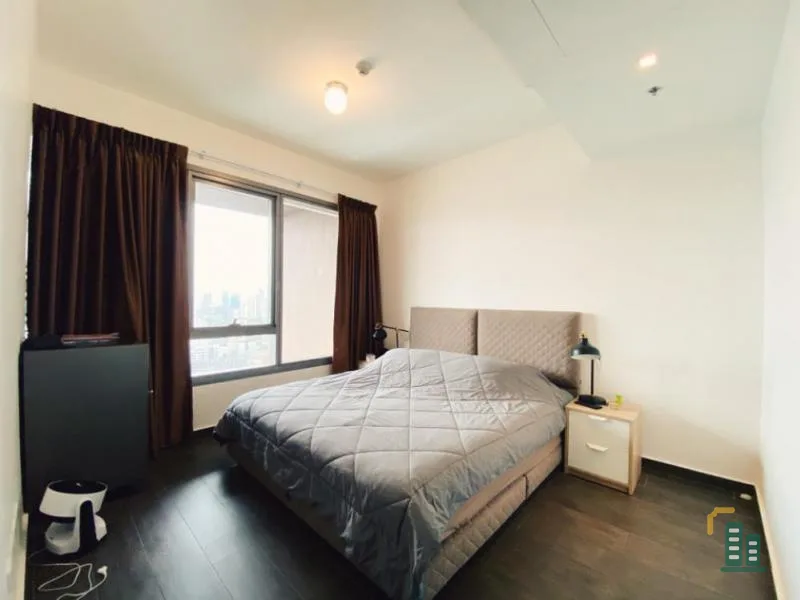 Urgent sale !! Condo The Lofts Ekkamai Penthouse 2 floors, 4 bedrooms, 4 bathrooms, ready to move in near BTS. Don't miss it !!