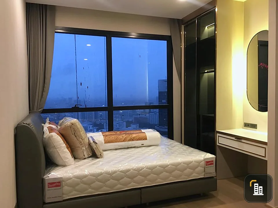Cheap and Diver Condo for sale Ashton Chula-Silom, ready to move in, fully furnished with electrical appliances. This must be organized !!