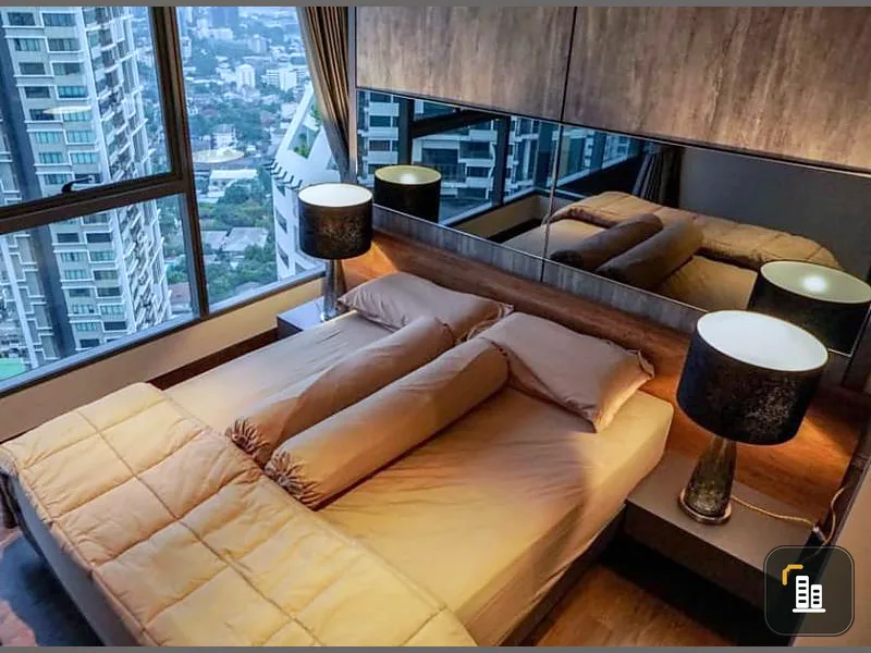 Condo The Lumpini 24, corner unit, high floor, ready to move in, convenient to travel, close to the BTS. Can't miss it !!