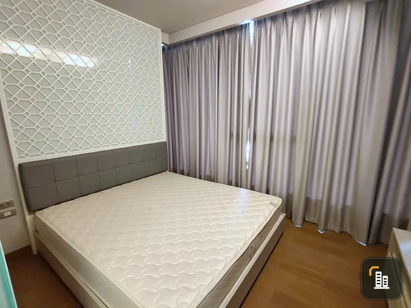 Urgent for rent !! Condo The Lumpini 24, good location, near the market, Khlong Toei pier Convenient transportation with BTS Phrom Phong. Book now !!