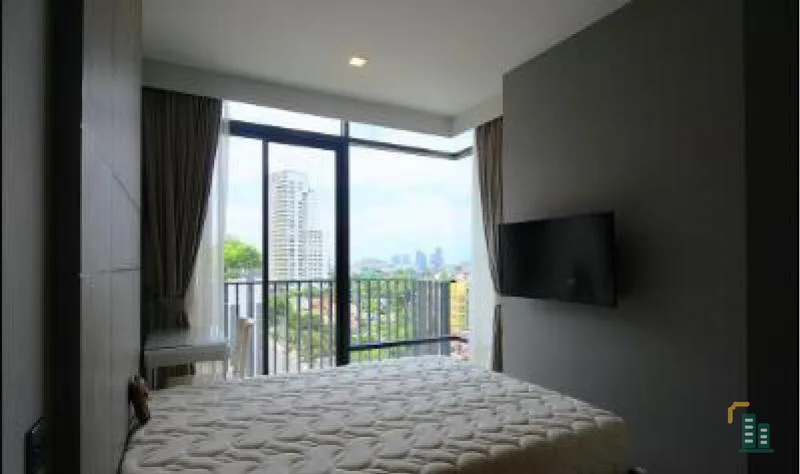 Urgent for rent !! Condo M Thonglor 10, convenient transportation, near BTS Ekkamai, close to shopping areas Can carry the bag and move in !!