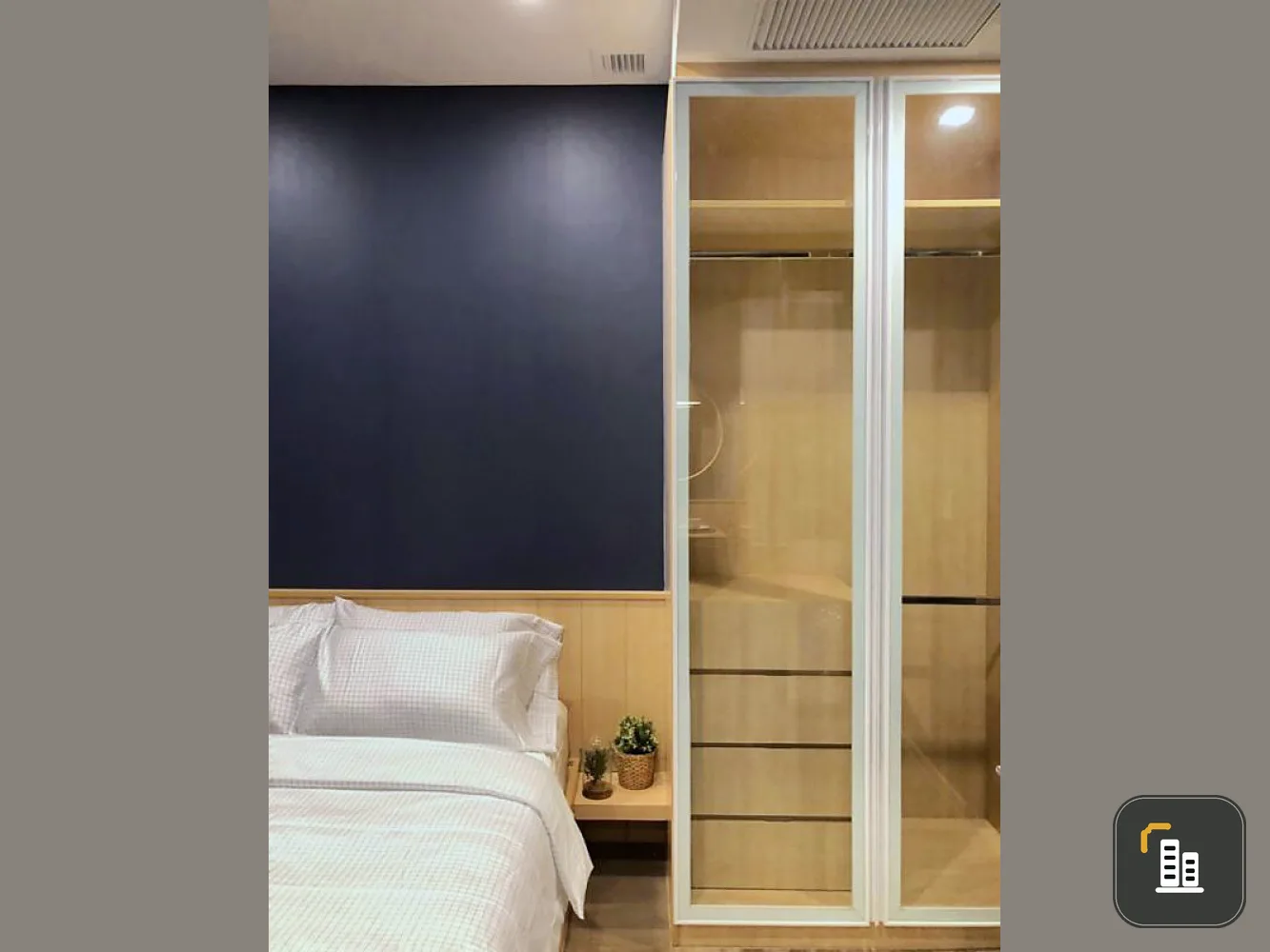 Sell / rent urgently !! Ashton Asoke Condo, 42nd floor, beautiful view, fully furnished, near BTS, good location, don't miss !!