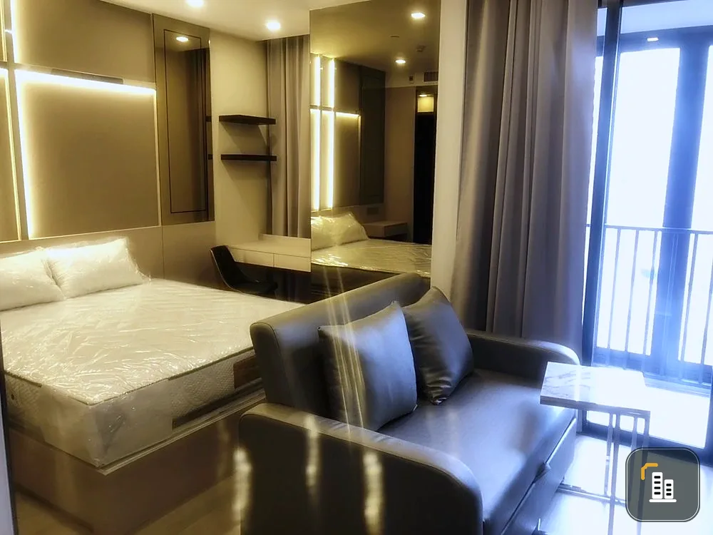 For rent!! Condo Ashton Asoke, 12A floor, luxury condo, next to MRT Sukhumvit and BTS Asoke, complete common area, don't miss it!!