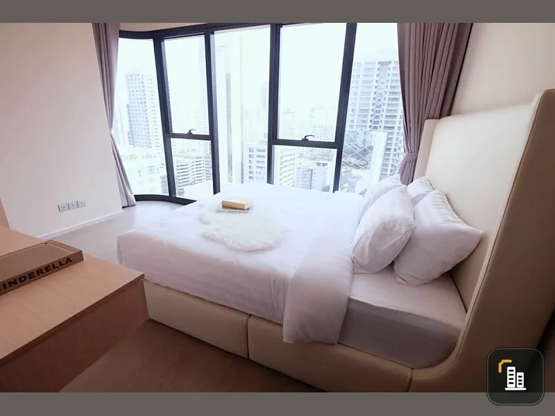 For rent, ashton asoke, luxury room, beautiful view, tight furniture, with a washing machine, very pleasant, hurry and take over before falling.