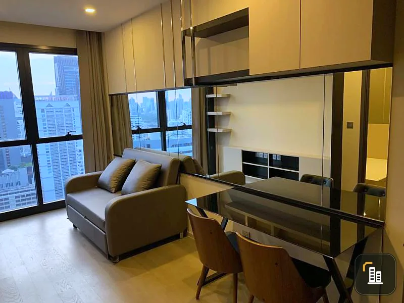 Condo for rent, Ashton Asoke, very beautiful room, high floor, open city view. The furniture is full, next to the MRT, this room doesn't come often.