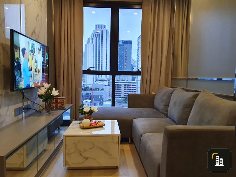 Urgent sale, Ashton Asoke condo, beautiful room, fully furnished, beautiful view, good location, suitable for investment, next to MRT, do not miss it.