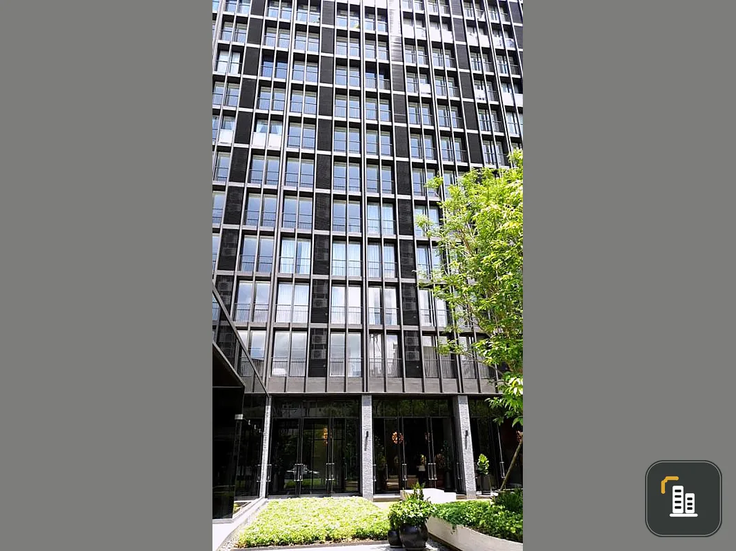 Urgent sale !! Noble B Sukhumvit 33 condo fully furnished, on the 15th floor, near the train, reasonable price, don't miss !!