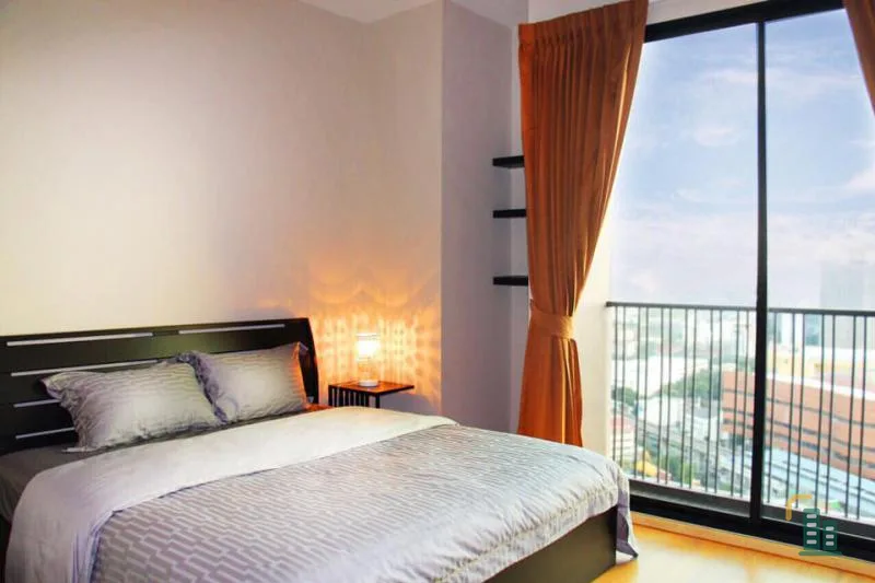 Sell / rent urgently !! Noble Reville Condo, corner unit, top floor, very beautiful view, convenient transportation near BTS, don't miss !!