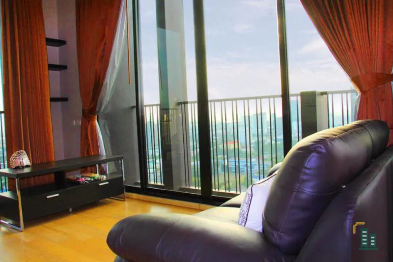 Sell / rent urgently !! Noble Reville Condo, corner unit, top floor, very beautiful view, convenient transportation near BTS, don't miss !!