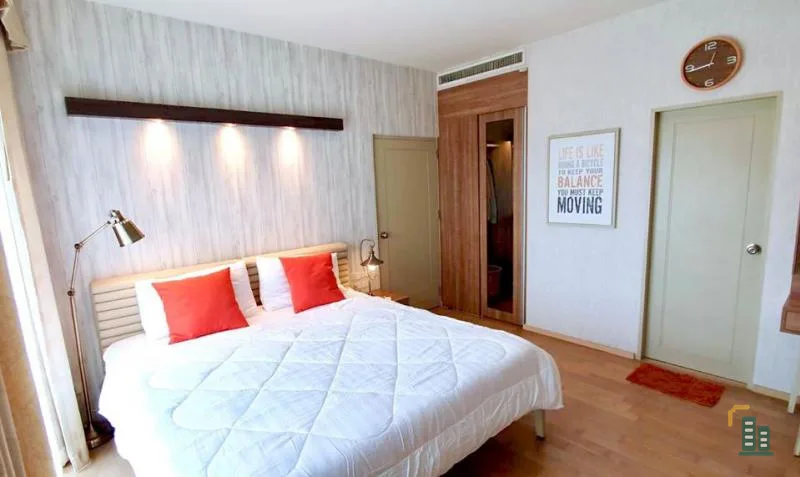 Urgent for rent !! Noble Reville condo, good location, near the train, fully furnished, ready to move in, great value, can't miss it !!