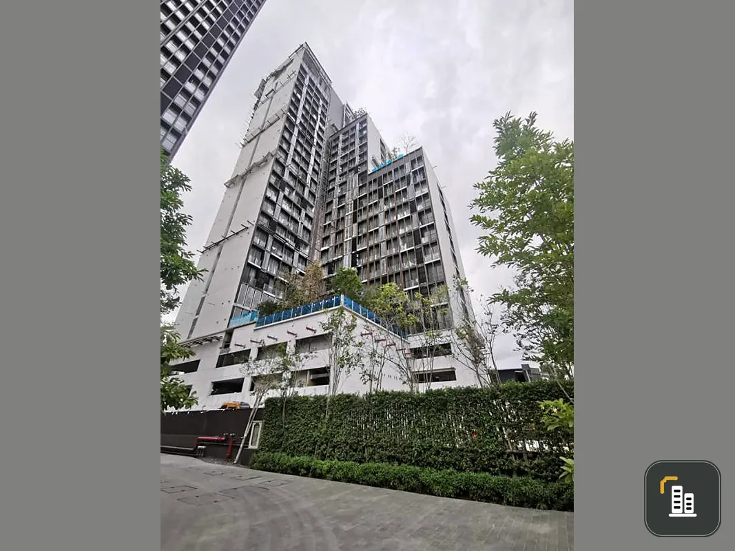 Selling preemption for Noble Around Sukhumvit 33 condo, beautiful corner next to the garden Near Em Quartier Good location near the train