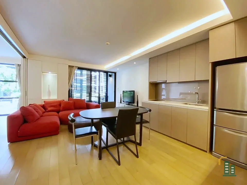 For rent, mode sukhumvit 61, swimming pool view, balcony, fully furnished, beautiful decoration, very pleasant atmosphere.