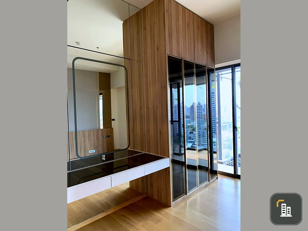 Urgent sale, Siamese Exclusive Condo, Sukhumvit 31, beautiful room, very good position, city view, beautiful balcony, very suitable for investment, near BTS, near MRT1, do not hesitate.
